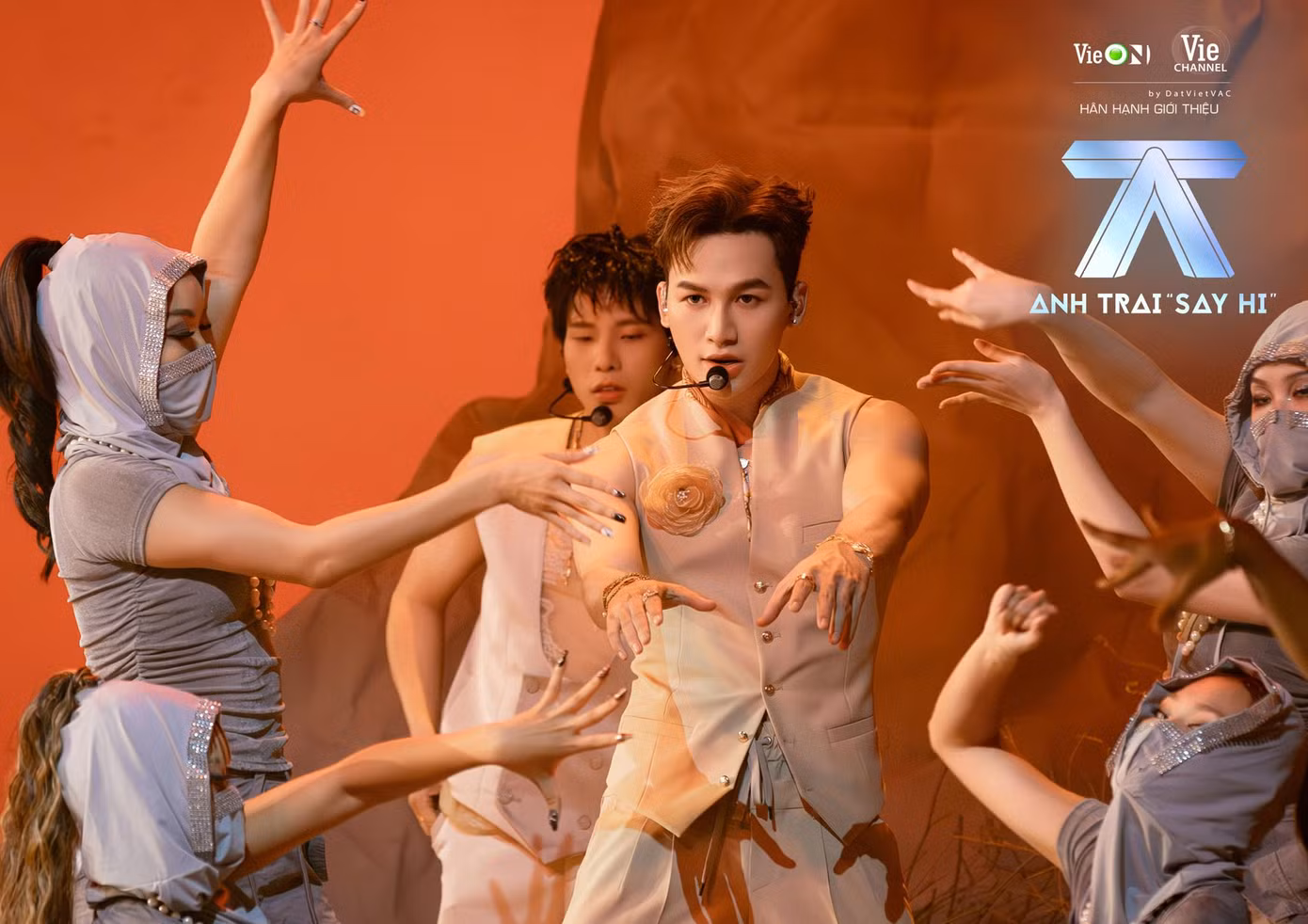 Ali Hoàng Dương đến với Anh Trai "Say Hi" để tìm lại sự tự tin. Ali Hoàng Dương đến với Anh Trai "Say Hi" để tìm lại sự tự tin.