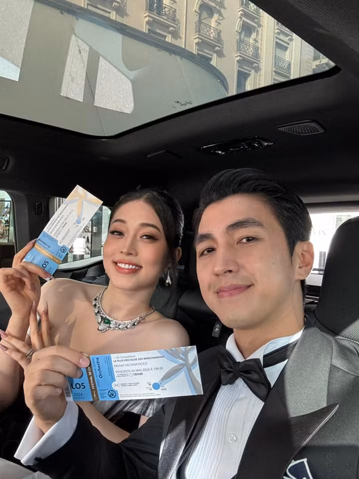 Một số hình ảnh khác của cặp sao Việt tại Pháp trước thềm sự kiện. Một số hình ảnh khác của cặp sao Việt tại Pháp trước thềm sự kiện.