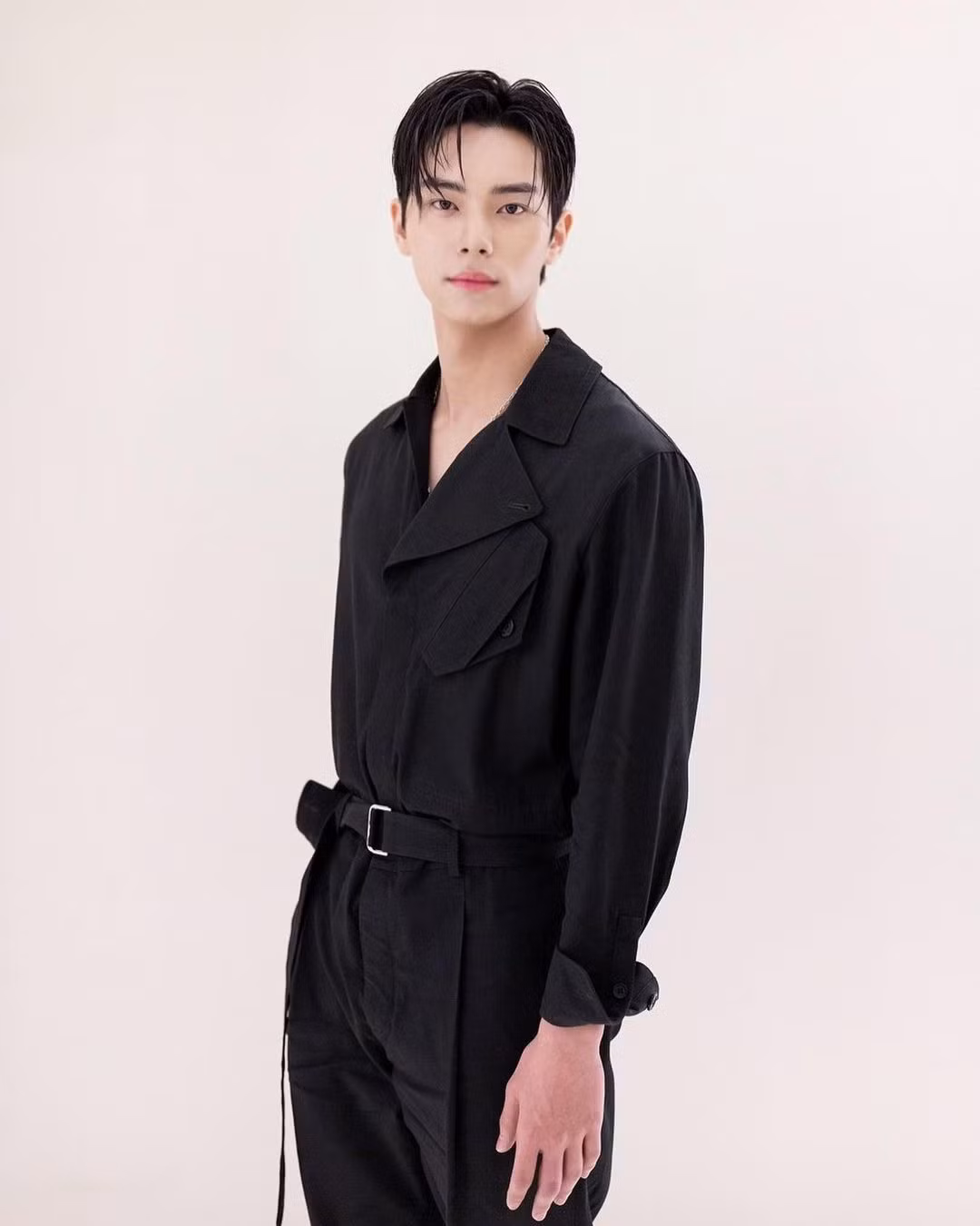 Lee Chae Min sở hữu ngoại hình nổi bật, chiều cao 1,89m, visual điển trai, hút 1,1 triệu người theo dõi trên Instagram (tính tới thời điểm hiện tại).