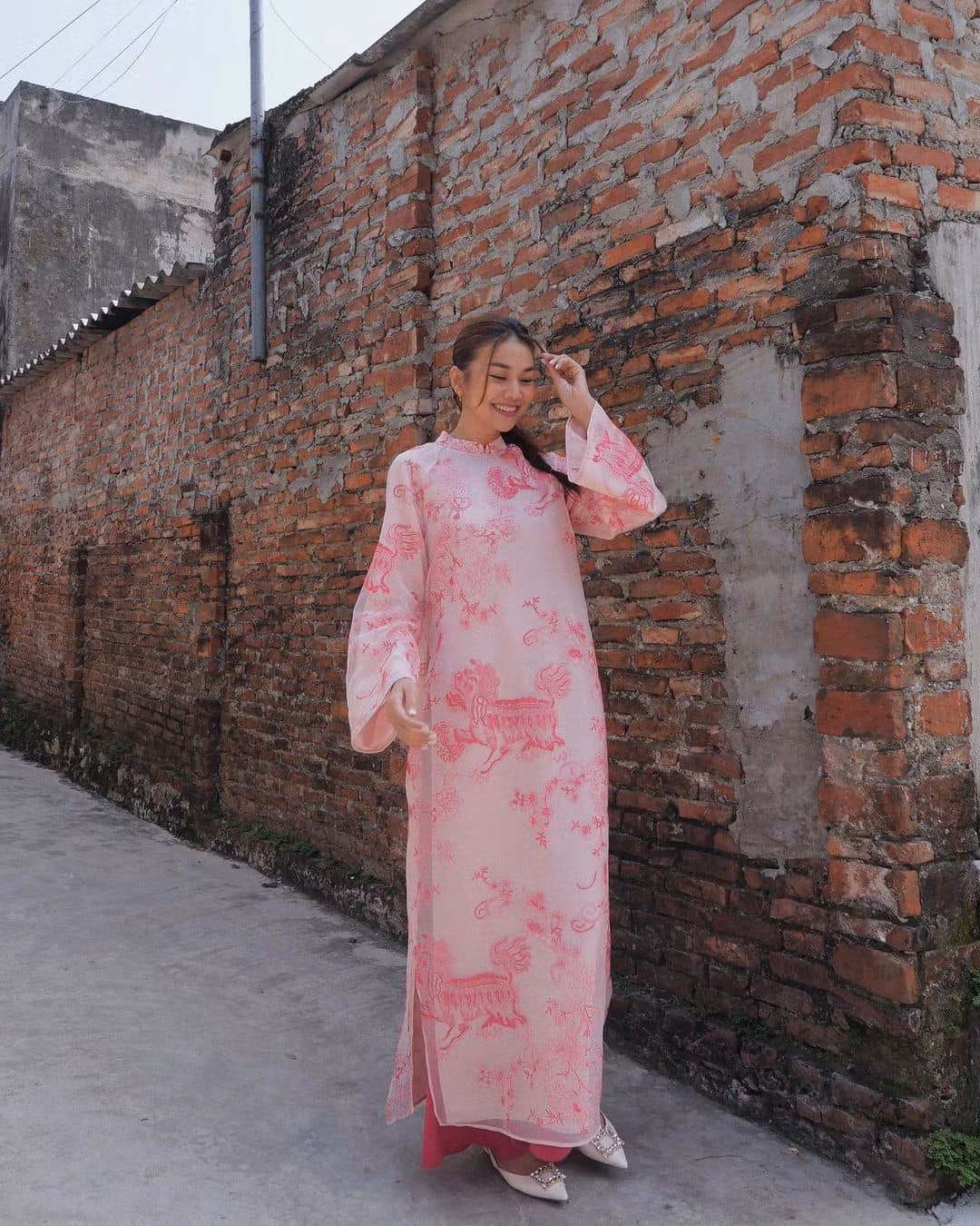 “Chị đại” Thanh Hằng với diện mạo dịu dàng, ngọt ngào hiếm thấy.