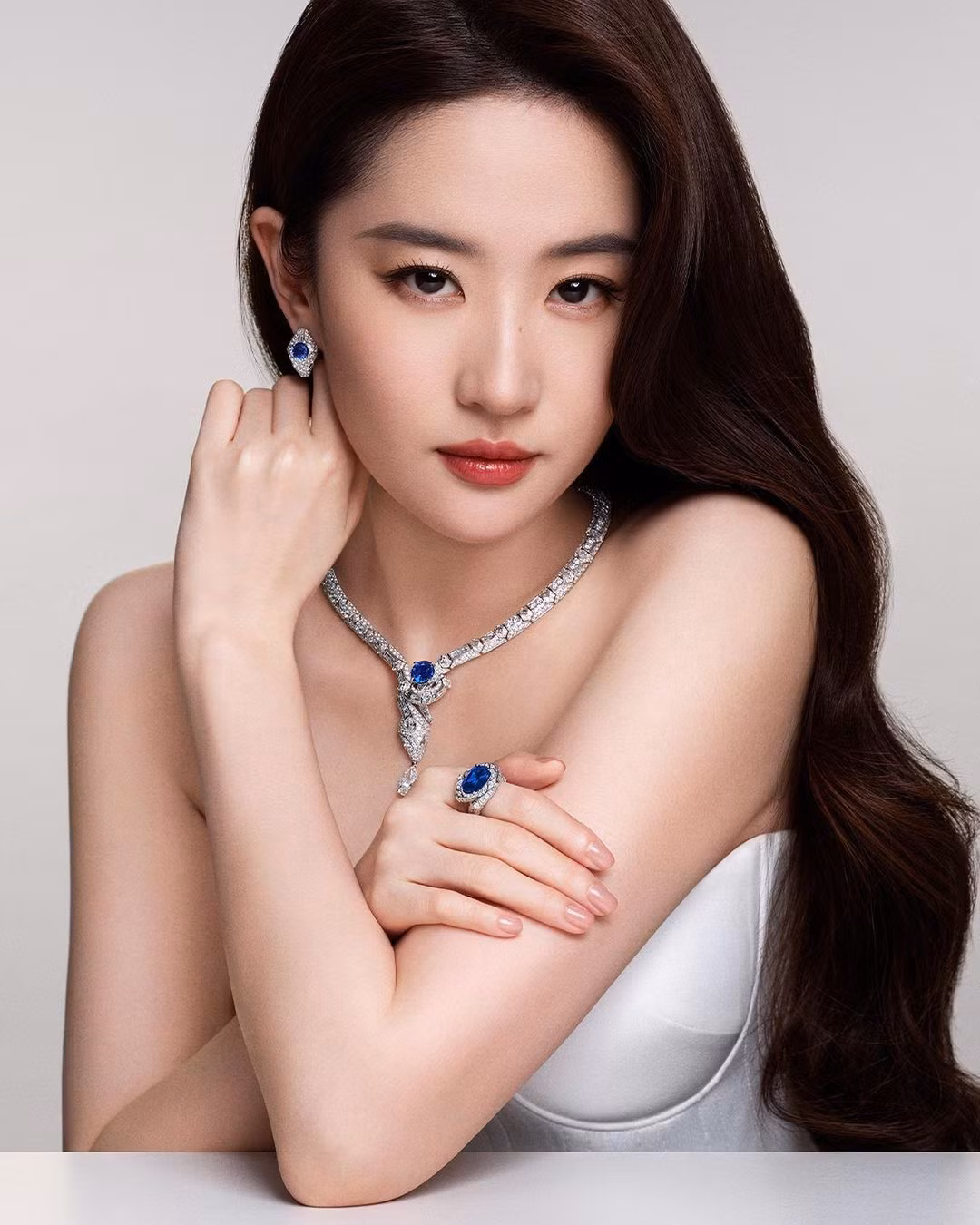 Lưu Diệc Phi là gương mặt đại sứ toàn cầu mới nhất của nhãn hàng Ý. Nữ diễn viên "về chung nhà" với BVLGARI vào tháng 3/2023.
