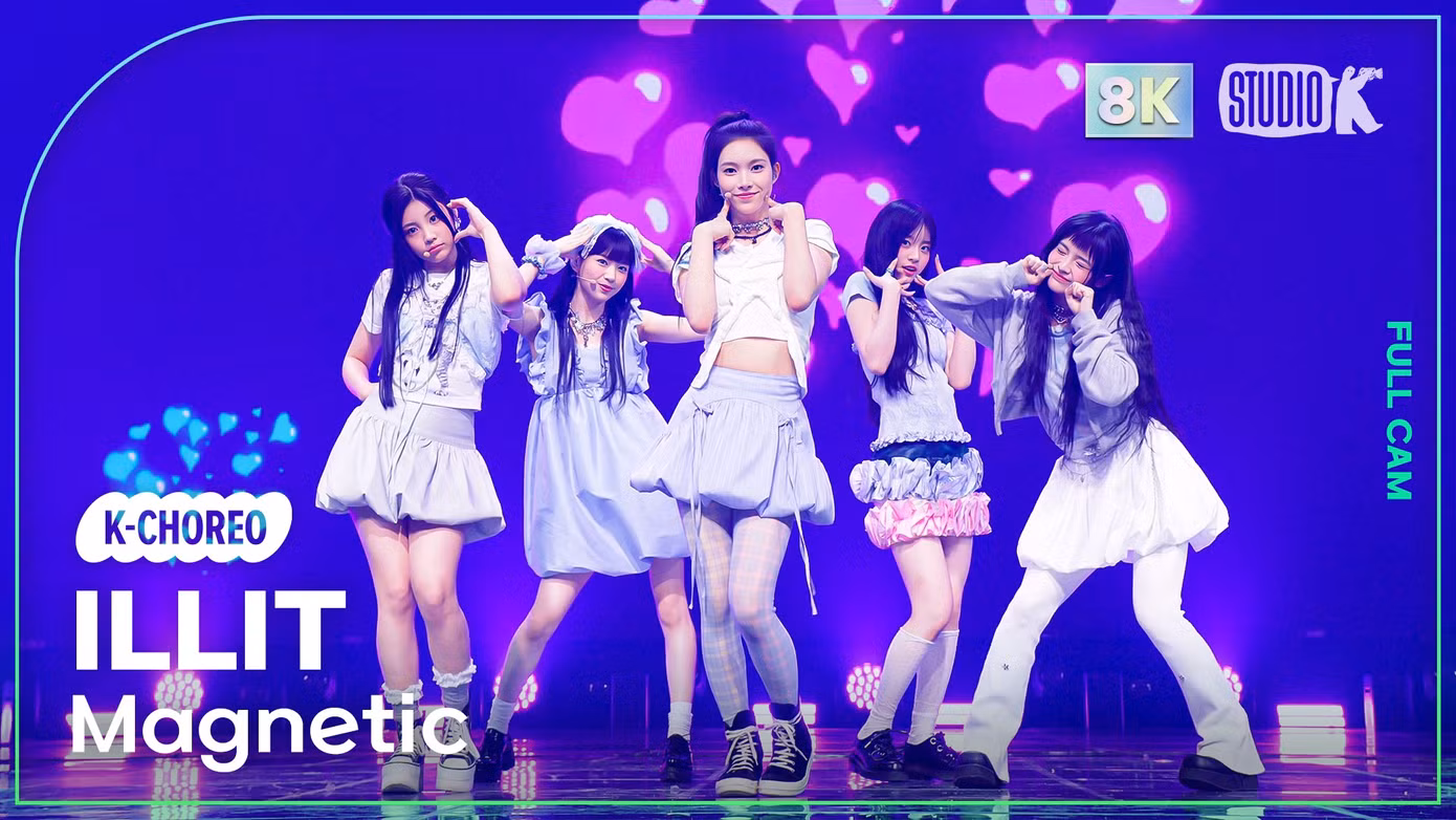 Girlgroup tân binh ILLIT tích cực lăng xê dáng váy phồng trong màn debut Magnetic. Girlgroup tân binh ILLIT tích cực lăng xê dáng váy phồng trong màn debut Magnetic.