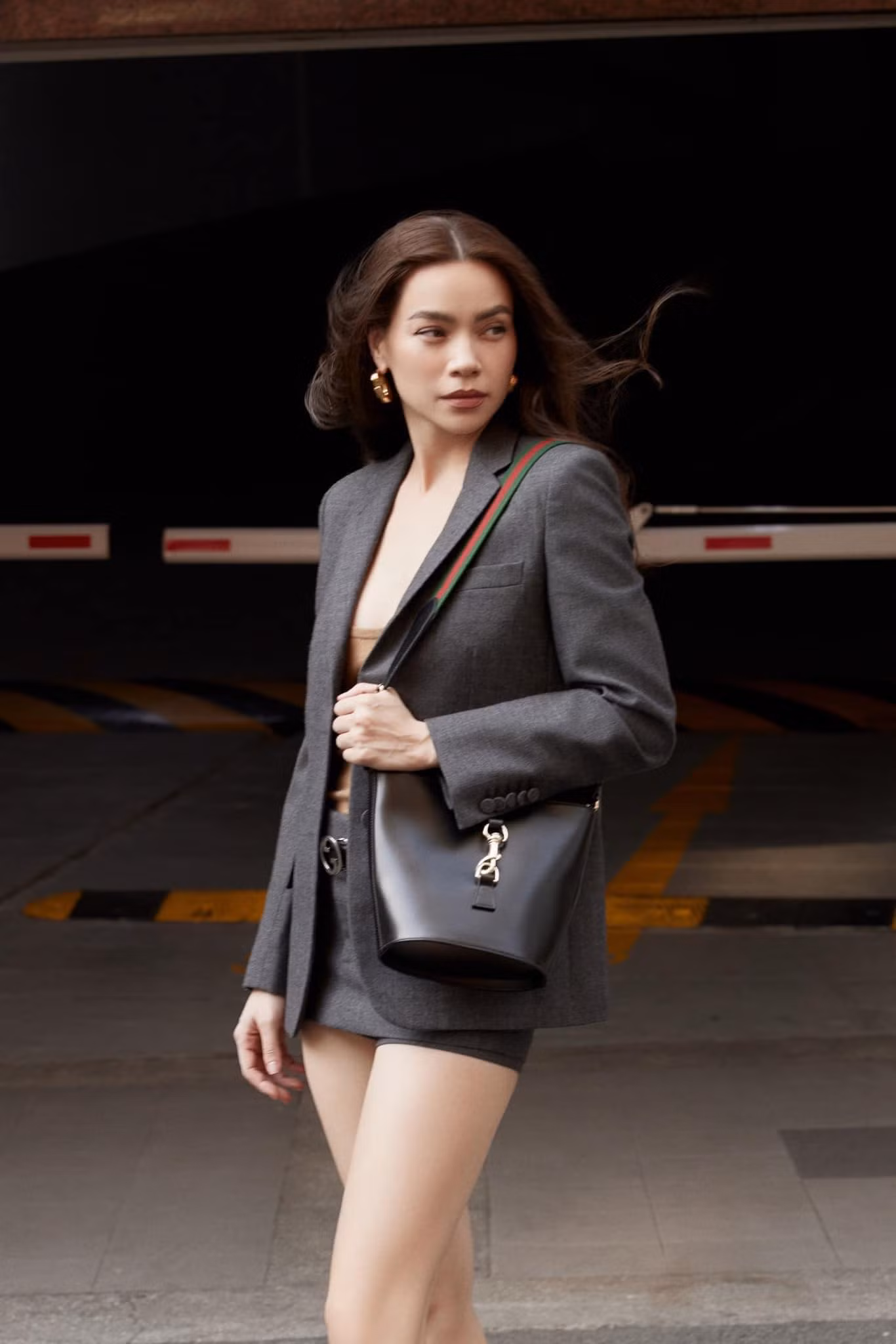 Cách đây ít ngày, Hồ Ngọc Hà cũng gây sốt khi được công bố là gương mặt đại diện của chiến dịch quảng bá bộ sưu tập Gucci Ancora Xuân Hè 2024 tại Việt Nam.