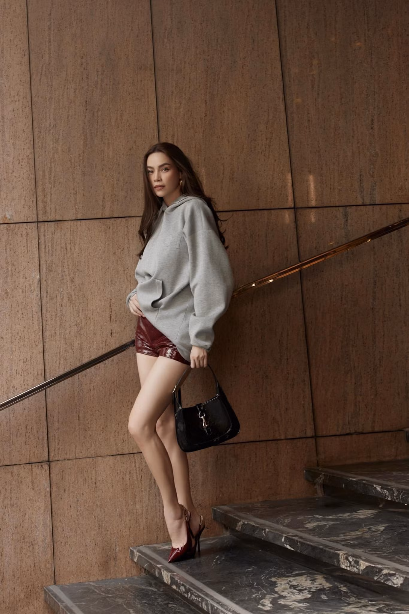 Cách đây ít ngày, Hồ Ngọc Hà cũng gây sốt khi được công bố là gương mặt đại diện của chiến dịch quảng bá bộ sưu tập Gucci Ancora Xuân Hè 2024 tại Việt Nam.