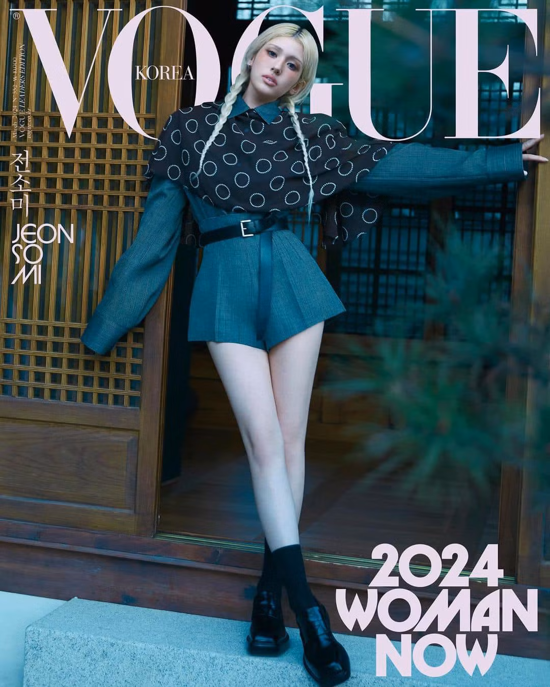 Jeon Somi diện nguyên cây Prada lên bìa VOGUE Hàn.