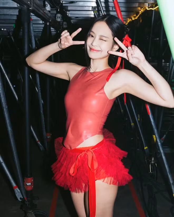 Những bộ trang phục trình diễn tông đỏ đánh dấu nhiều cột mốc quan trọng trong sự nghiệp của Jennie BLACKPINK. Những bộ trang phục trình diễn tông đỏ đánh dấu nhiều cột mốc quan trọng trong sự nghiệp của Jennie BLACKPINK.