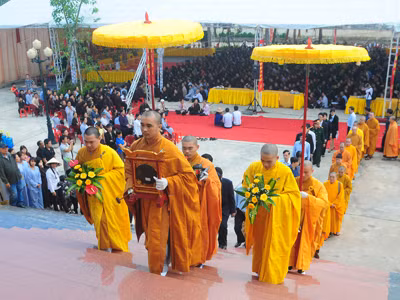 500 nhà sư tham gia cầu kinh. ảnh: Đình Thắng