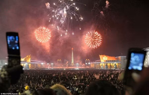Hình ảnh pháo hoa đón chào năm mới 2013 của người dân Triều Tiên
