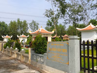 Quang cảnh nghĩa trang như trong phim cổ trang