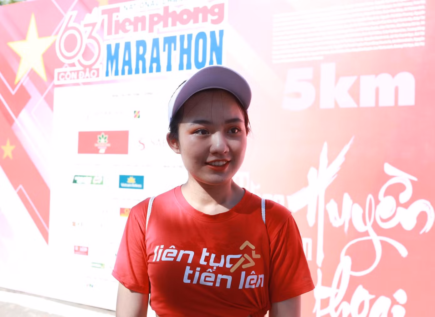 Bạn Phan Thị Phương Hà cho biết:”Côn Đảo là một hòn đảo đẹp và thiêng liêng. Tôi tin là giải Tiền Phong Marathon 2022 năm nay sẽ là bước đệm lớn để Côn Đảo được nhiều người biết đến, cũng như là nhiều người được trải nghiệm, có những kỷ niệm khó quên trên mảnh đất xinh đẹp này". Bạn Phan Thị Phương Hà cho biết:”Côn Đảo là một hòn đảo đẹp và thiêng liêng. Tôi tin là giải Tiền Phong Marathon 2022 năm nay sẽ là bước đệm lớn để Côn Đảo được nhiều người biết đến, cũng như là nhiều người được trải nghiệm, có những kỷ niệm khó quên trên mảnh đất xinh đẹp này".