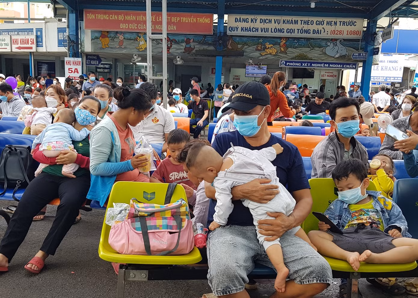 Trẻ em là nhóm có nguy cơ nhiễm bệnh rất cao, cộng đồng cần tăng cường biện pháp bảo vệ Trẻ em là nhóm có nguy cơ nhiễm bệnh rất cao, cộng đồng cần tăng cường biện pháp bảo vệ