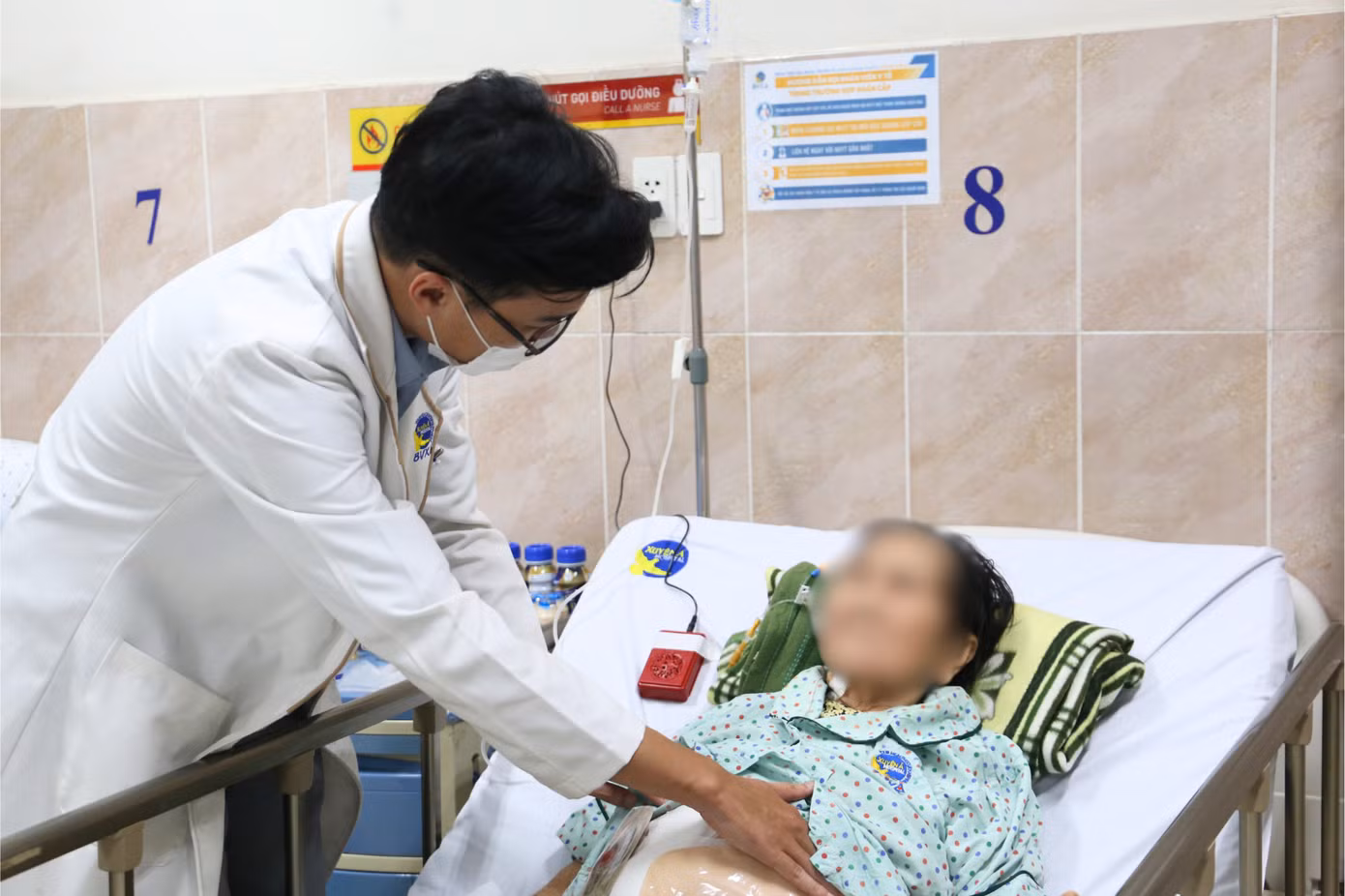 Sau phẫu thuật, sức khỏe của bệnh nhân đang bình phục tốt Sau phẫu thuật, sức khỏe của bệnh nhân đang bình phục tốt