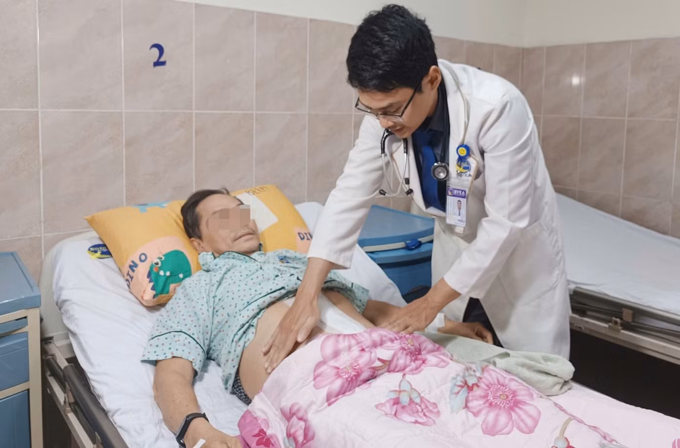 Sau phẫu thuật, sức khỏe của người bệnh đang bình phục tốt Sau phẫu thuật, sức khỏe của người bệnh đang bình phục tốt