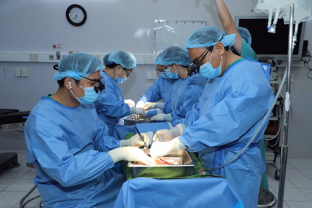 Nguồn tạng hiến đã nhanh chóng được chuyển đến các bệnh viện để cứu người