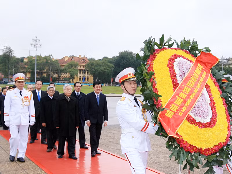 Đoàn đại biểu cấp cao vào Lăng viếng Chủ tịch Hồ Chí Minh. Ảnh: TTXVN. Đoàn đại biểu cấp cao vào Lăng viếng Chủ tịch Hồ Chí Minh. Ảnh: TTXVN