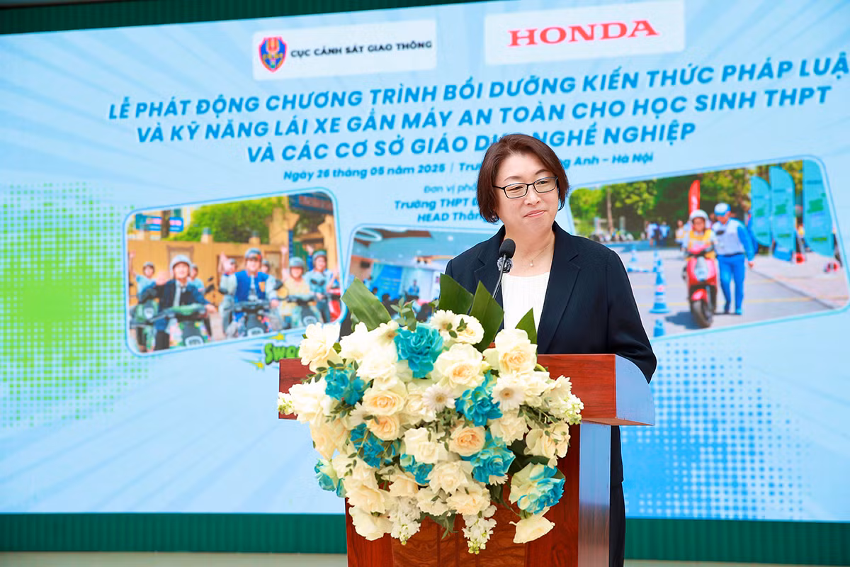 Bà Sayaka Arai – Tổng Giám đốc Honda Việt Nam phát biểu về mục tiêu và chiến lược của HVN tại buổi lễ Bà Sayaka Arai – Tổng Giám đốc Honda Việt Nam phát biểu về mục tiêu và chiến lược của HVN tại buổi lễ