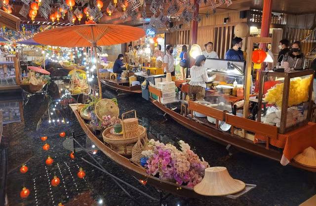 Mở cửa sớm hơn Thái Lan, nhưng Việt Nam vẫn hụt hơi đón khách quốc tế hơn so với quốc gia cùng khu vực này (ảnh: TN).