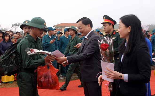 Tại điểm giao nhận quân thành phố Yên Bái, Hội đồng Nghĩa vụ quân sự thành phố đã lựa chọn được 85 thanh niên có đủ tiêu chuẩn lên đường nhập ngũ. Trong đó 50 đồng chí tham gia nghĩa vụ quân sự, 35 đồng chí tham gia nghĩa vụ công an nhân dân; 16/85 tân binh viết đơn tình nguyện lên đường nhập ngũ. Các tân binh được giao cho Lữ đoàn 604, Quân khu 2.