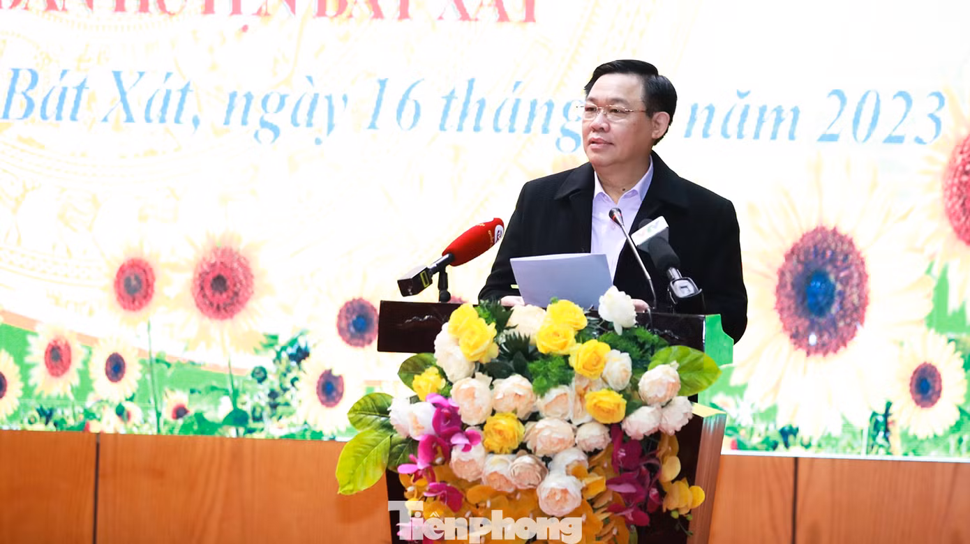 Phát biểu tại cuộc gặp với lực lượng Biên phòng, Chủ tịch Quốc hội cho biết Bộ đội Biên phòng nói chung, Bộ đội Biên phòng trên địa bàn huyện Bát Xát nói riêng có đặc thù là phải đóng quân ở những nơi rất xa xôi, hẻo lánh, nơi “chân đạp mây bay, tóc vờn gió núi”, nhưng đã vượt qua mọi khó khăn, hoàn thành tốt các nhiệm vụ được giao, có nhiều phong trào gắn với nhân dân.