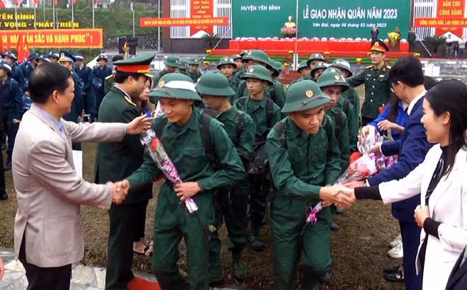 Năm 2023, huyện Yên Bình được giao tuyển 200 tân binh, bổ sung cho các đơn vị quân đội và công an, trong đó có 165 công dân bàn giao cho các đơn vị quân đội như: Sư đoàn 316 (Quân khu 2), Lữ đoàn 28 (Quân chủng Phòng không - Không quân), Lữ đoàn 144 (Bộ Tổng tham mưu Quân đội nhân dân Việt Nam) và 35 công dân giao các đơn vị thuộc Bộ Công an và Công an tỉnh. Trong đợt này, huyện Yên Bình có 39/200 tân binh viết đơn tình nguyện lên đường nhập ngũ.