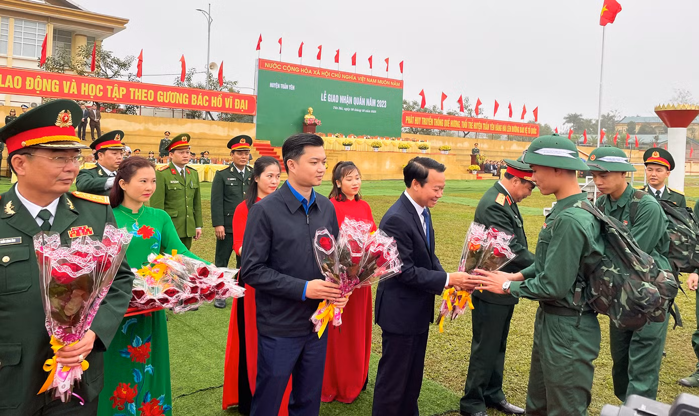 Dự chương trình tại điểm giao nhận quân huyện Trấn Yên có anh Nguyễn Minh Triết - Bí thư T.Ư Đoàn, Chủ tịch Hội Sinh viên Việt Nam. Ngoài ra, còn có Trung tướng Phạm Đức Duyên - Bí thư Đảng ủy , Chính ủy Quân khu 2; ông Đỗ Đức Duy - Uỷ viên BCH Trung ương Đảng, Bí thư Tỉnh ủy Yên Bái.