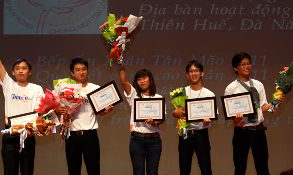 Đêm trao giải đã trao giải Tình nguyện chim én cho các tổ chức và cá nhân tiêu biểu trong cả nước