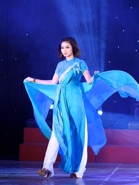 Tự tin thể hiện trên sân khấu