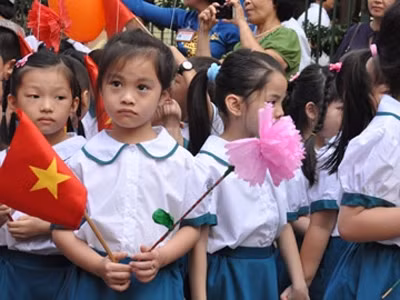 Học sinh lớp 1 trong ngày khai giảng năm học 2012. (Ảnh: Văn Chung)