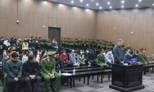 Người hối lộ khai bị cựu Cục trưởng Trần Việt Nga 'ngâm' hồ sơ, bắt bổ sung 6 lần