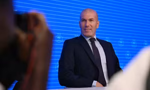 Zinedine Zidane nhận lương cao cỡ nào khi dẫn dắt tuyển Pháp?