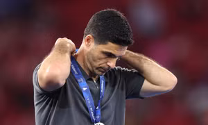 HLV Arteta nói gì khi Arsenal gục ngã ở chung kết C1?