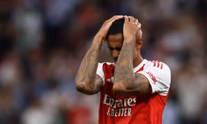 Arsenal thua sốc đội hạng Tư, lập hàng loạt cột mốc đáng quên