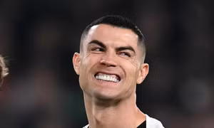 HLV Ireland: Ronaldo có hành động ngớ ngẩn