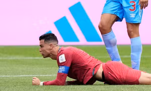 Ronaldo bị phàn nàn vì chơi trọn 90 phút, HLV Bồ Đào Nha nói gì?