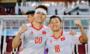 Bùi Hoàng Việt Anh thay thế tốt vai trò của Văn Hậu.