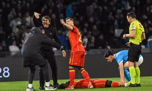 Tình trạng cầu thủ gục xuống sân khi đang thi đấu ở Serie A