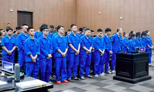 Cựu phó chủ tịch phường 'xào ke' cùng 2 nữ nhân viên khai gì?