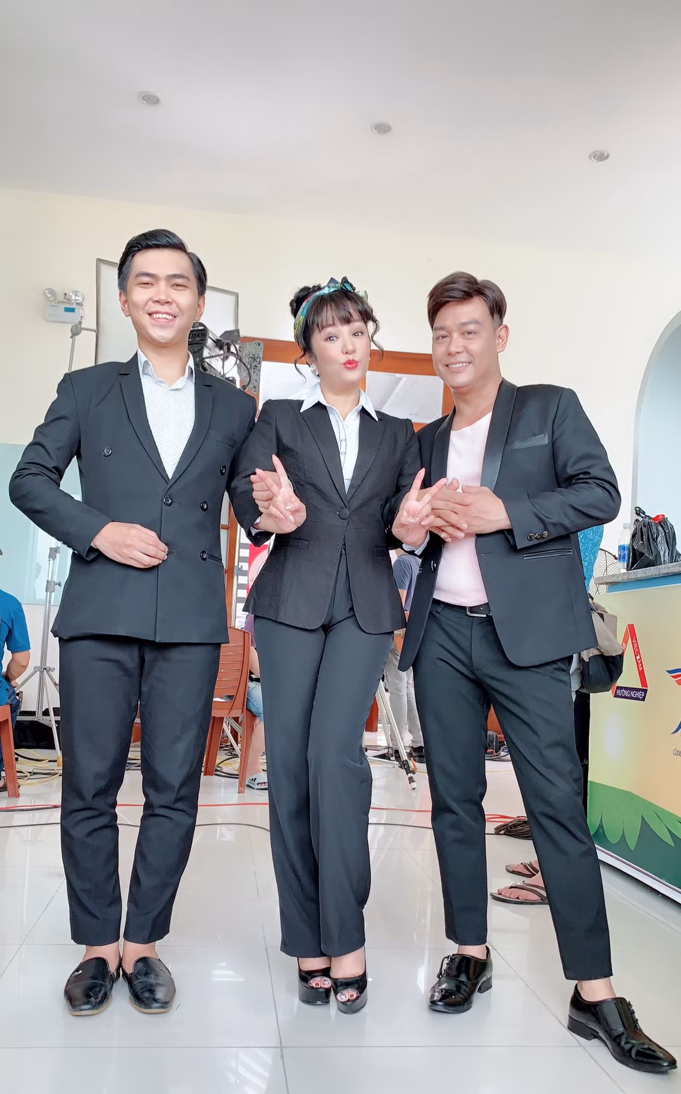 Thả Thính Là Dính chứng kiến sự kết hợp thú vị giữa những nghệ sĩ hài gạo gội với lớp nghệ sĩ trẻ để mang đến 