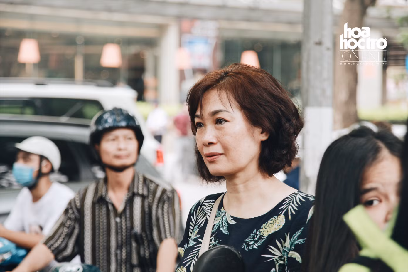 Những hình ảnh xúc động trong mùa thi: “Con cứ yên tâm, có cha mẹ ở đây rồi!” ảnh 15 Những hình ảnh xúc động trong mùa thi: “Con cứ yên tâm, có cha mẹ ở đây rồi!” ảnh 15