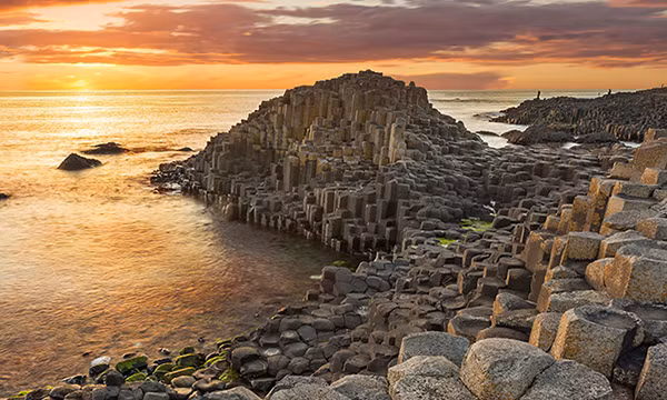 Ghềnh đá tự nhiên ở Ireland.