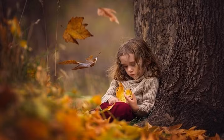Thần thái của người mẫu là quan trọng nhất. Biểu cảm của người mẫu nhí và phong cảnh trong bức ảnh này là sự kết hợp hoàn hảo.