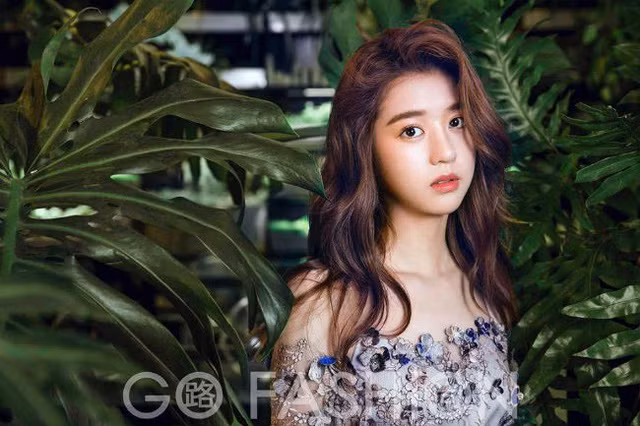 Eleanor Lee, năm nay 19 tuổi, sinh ra tại Đài Loan (TQ) nhưng lại mang quốc tịch Singapore.