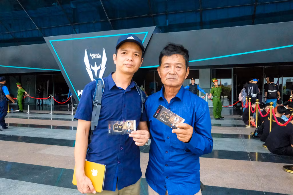 Ông Khởi không giấu mong muốn con và cháu mình sẽ trở thành tuyển thủ game chuyên nghiệp trong tương lai.
