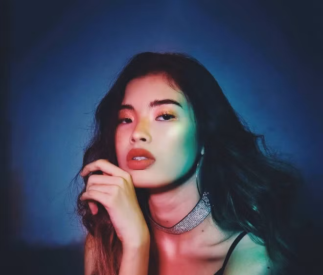 Thet Thet Thinn, 22 tuổi, là người mẫu Myanmar. Cô nàng được biết đến với nghệ danh Beauty nổi tiếng trên mạng xã hội với 133.000 người theo dõi trang cá nhân.
