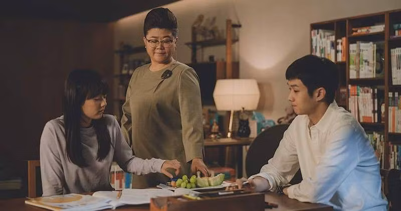 Nữ diễn viên Lee Jung Eun trong phim Parasite