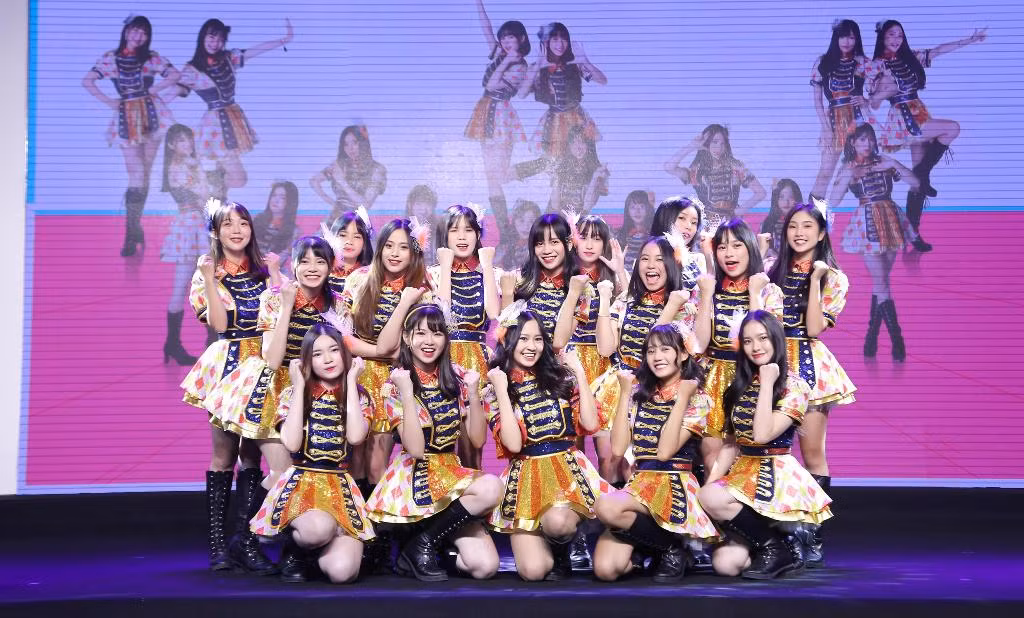 16 thành viên chính thức được chọn tham gia 1st single lần này.
