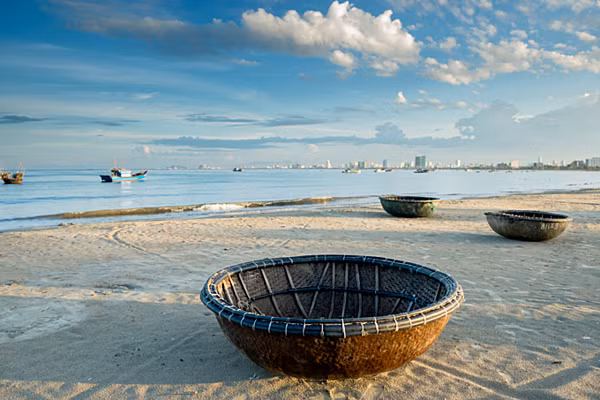 Thuyền thúng địa phương ở bãi biển Non Nước của Đà Nẵng. Ảnh: Shutterstock/worradirek