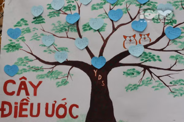 Cây điều ước được đội tình nguyện tạo ra để gửi đến&nbsp;các sĩ tử.