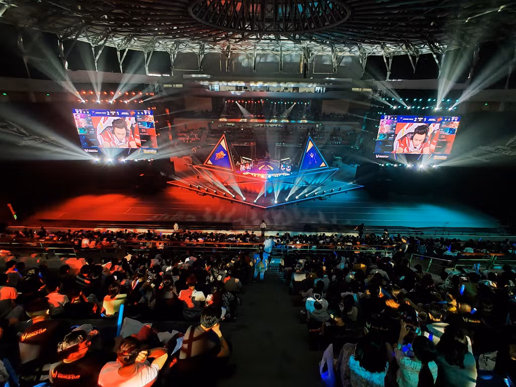 WC 2019 lần đầu mang đến cho người xem Việt sàn đấu eSports đẳng cấp thế giới.