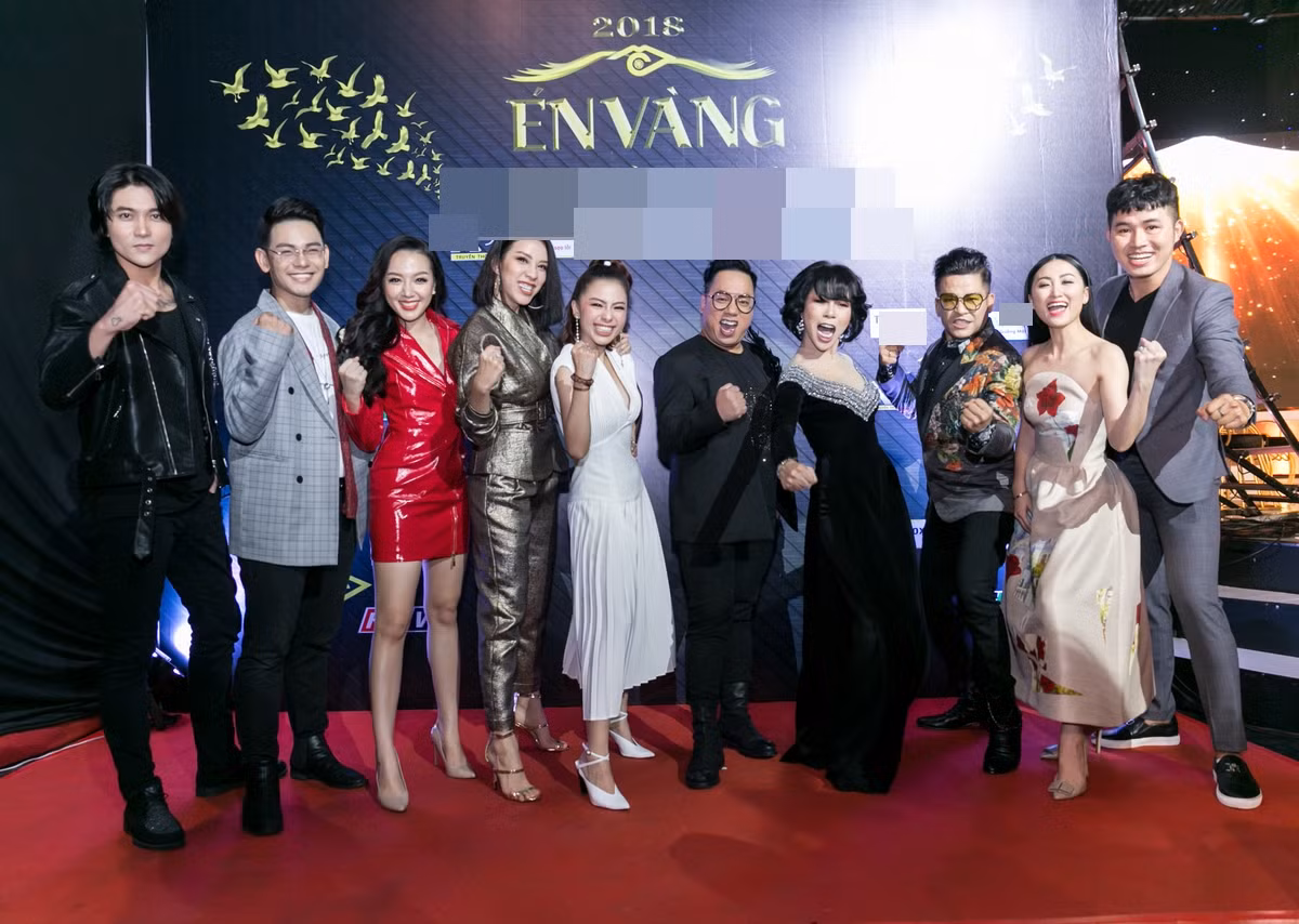 Chương trình Én Vàng phiên bản nghệ sĩ 2018 phát sóng tập đầu tiên vào lúc 20h45 thứ Bảy ngày 24/11/2018 trên kênh HTV9.